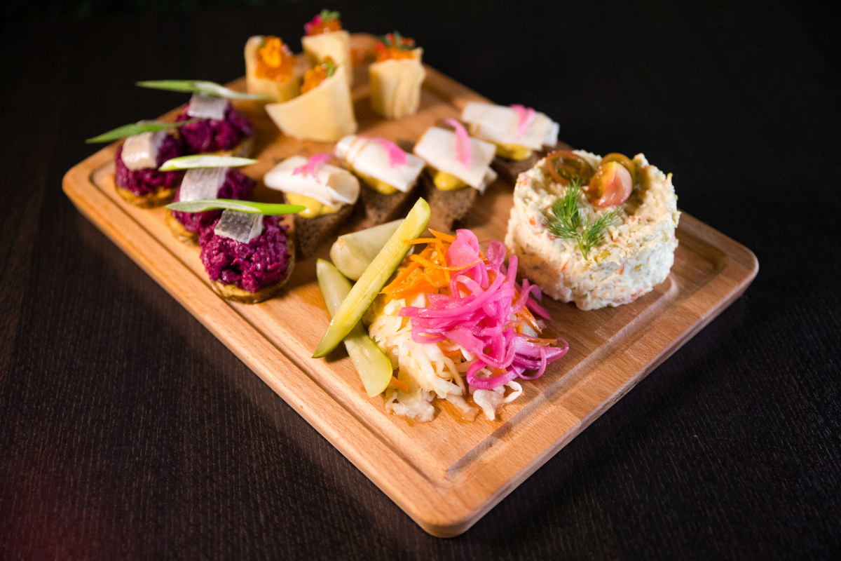 mixed appetizers platter